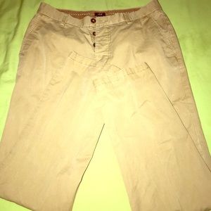 Men’s khaki pants